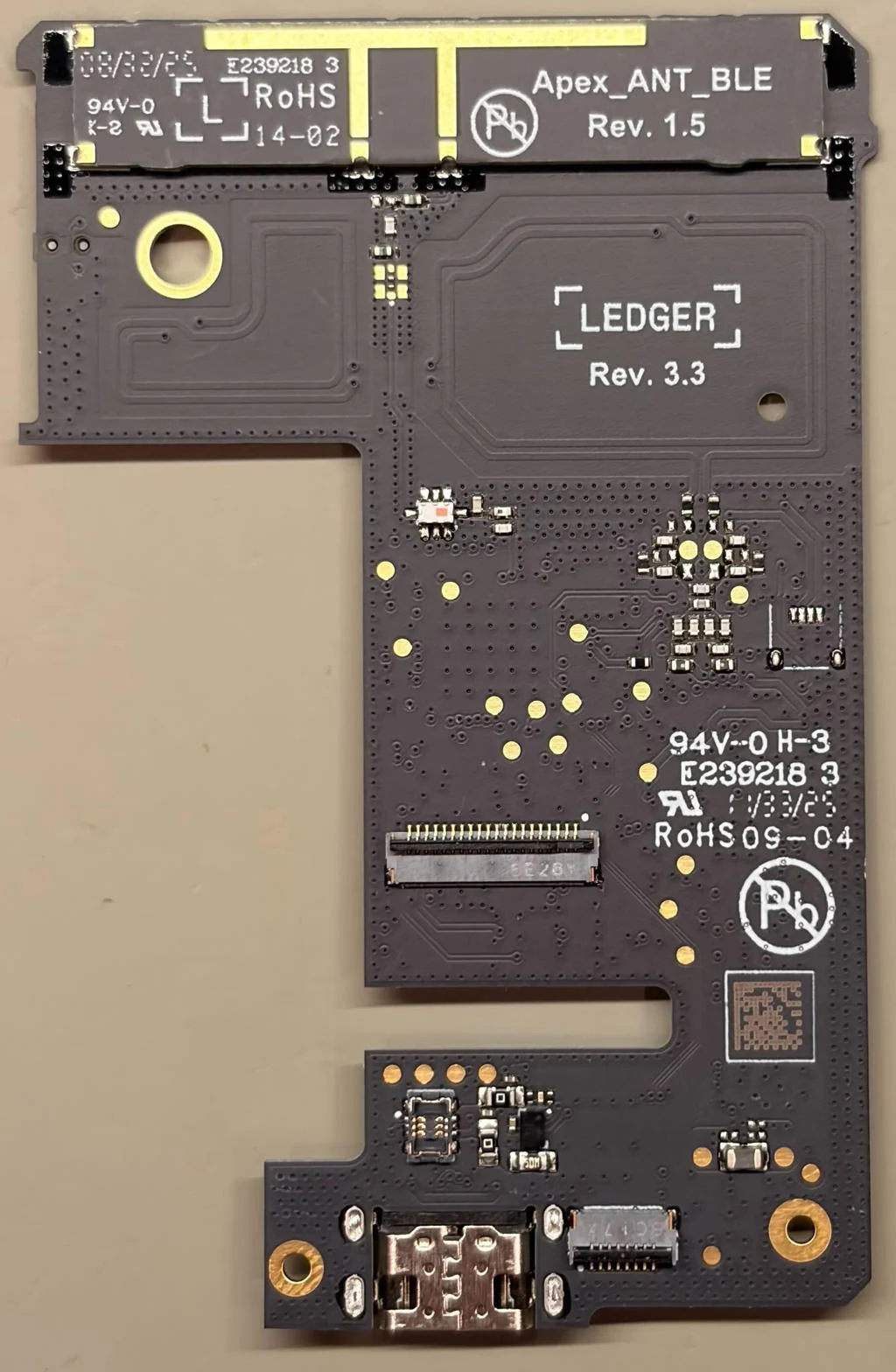 Parte frontal da placa de circuito impresso (PCB) da Ledger Nano Gen5
