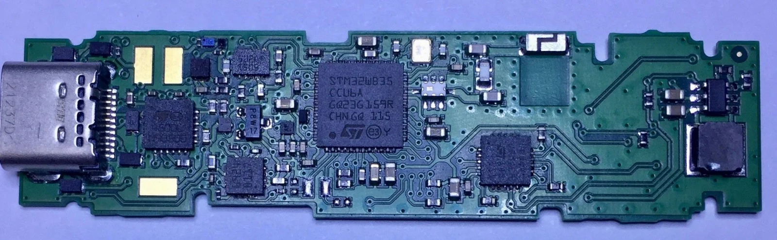 PCB verde da Ledger Nano X revisão 4, parte frontal